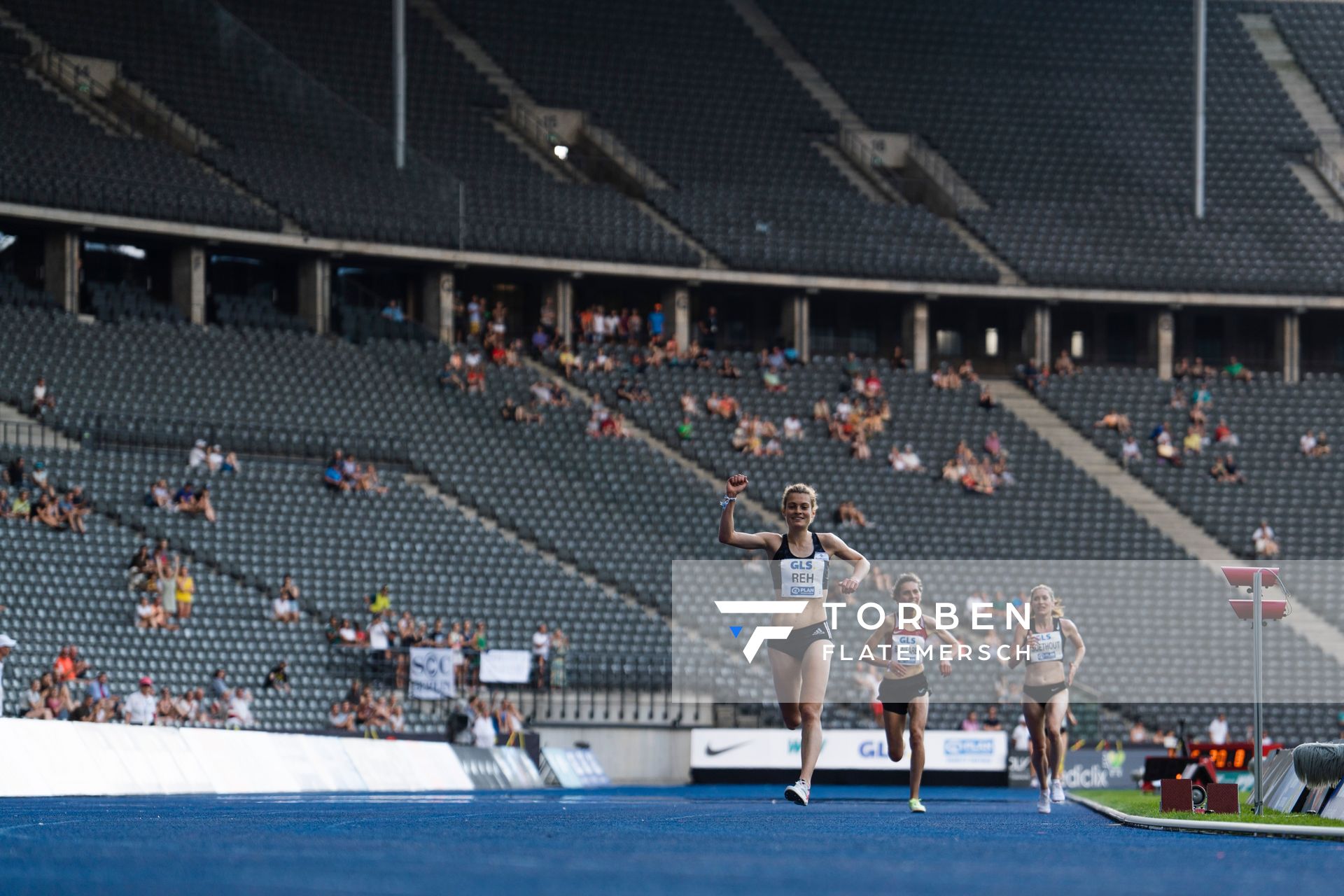 Alina Reh (SCC Berlin) gewinnt ueber 5000m waehrend der deutschen Leichtathletik-Meisterschaften im Olympiastadion am 26.06.2022 in Berlin